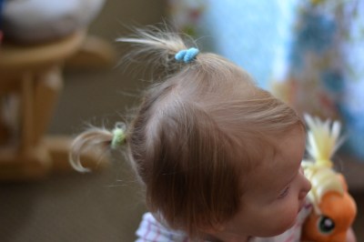 Littel isster and little pony get pony tails.